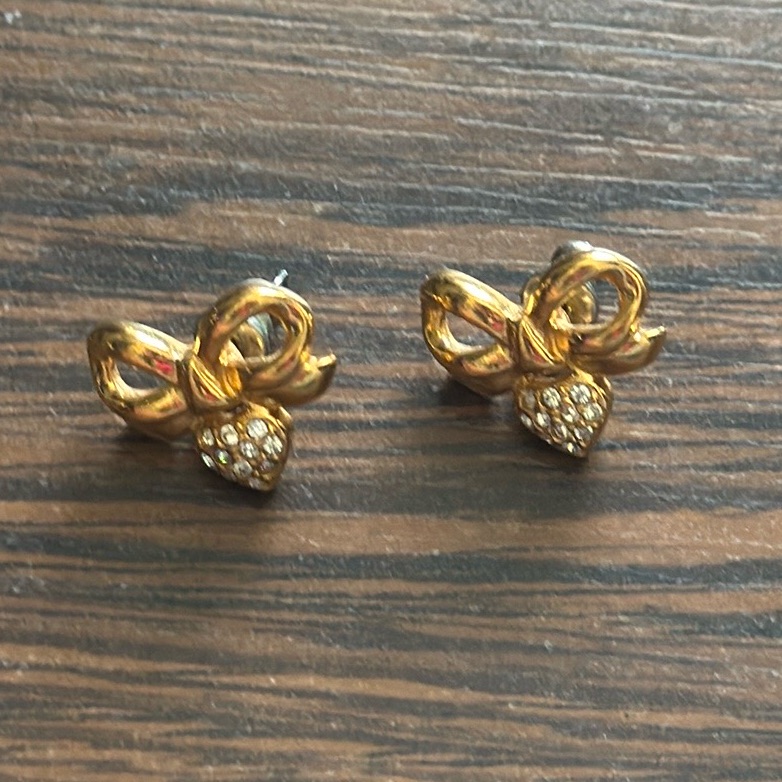 Vintage Elizabeth Taylor White Diamonds Rhinestone Heart Bow Earrings Gold